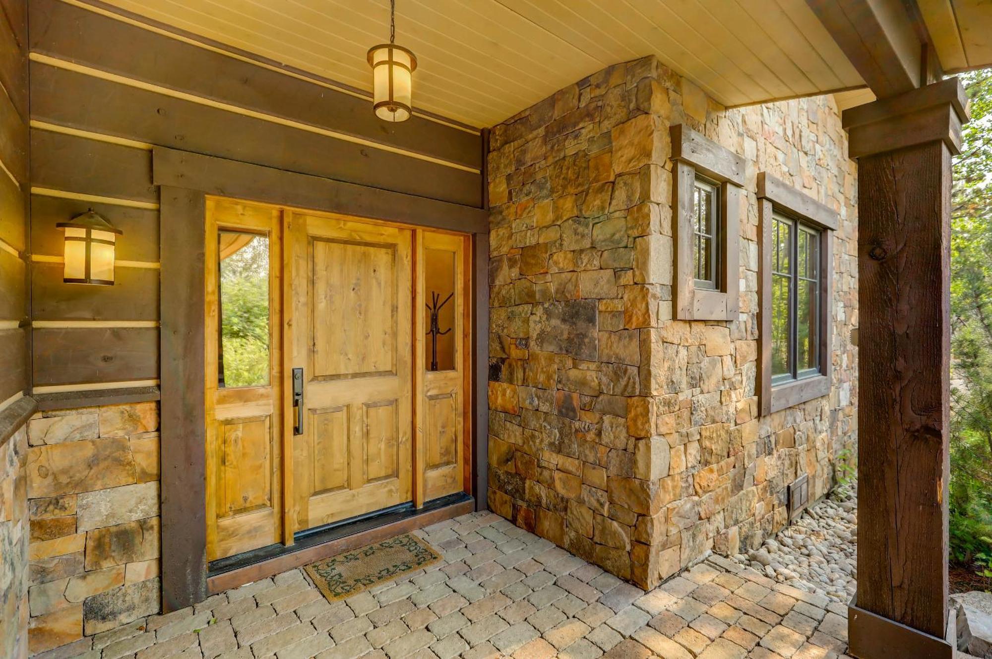 Red Tail On The River By Casago Mccall - Donerightmanagement Exterior foto